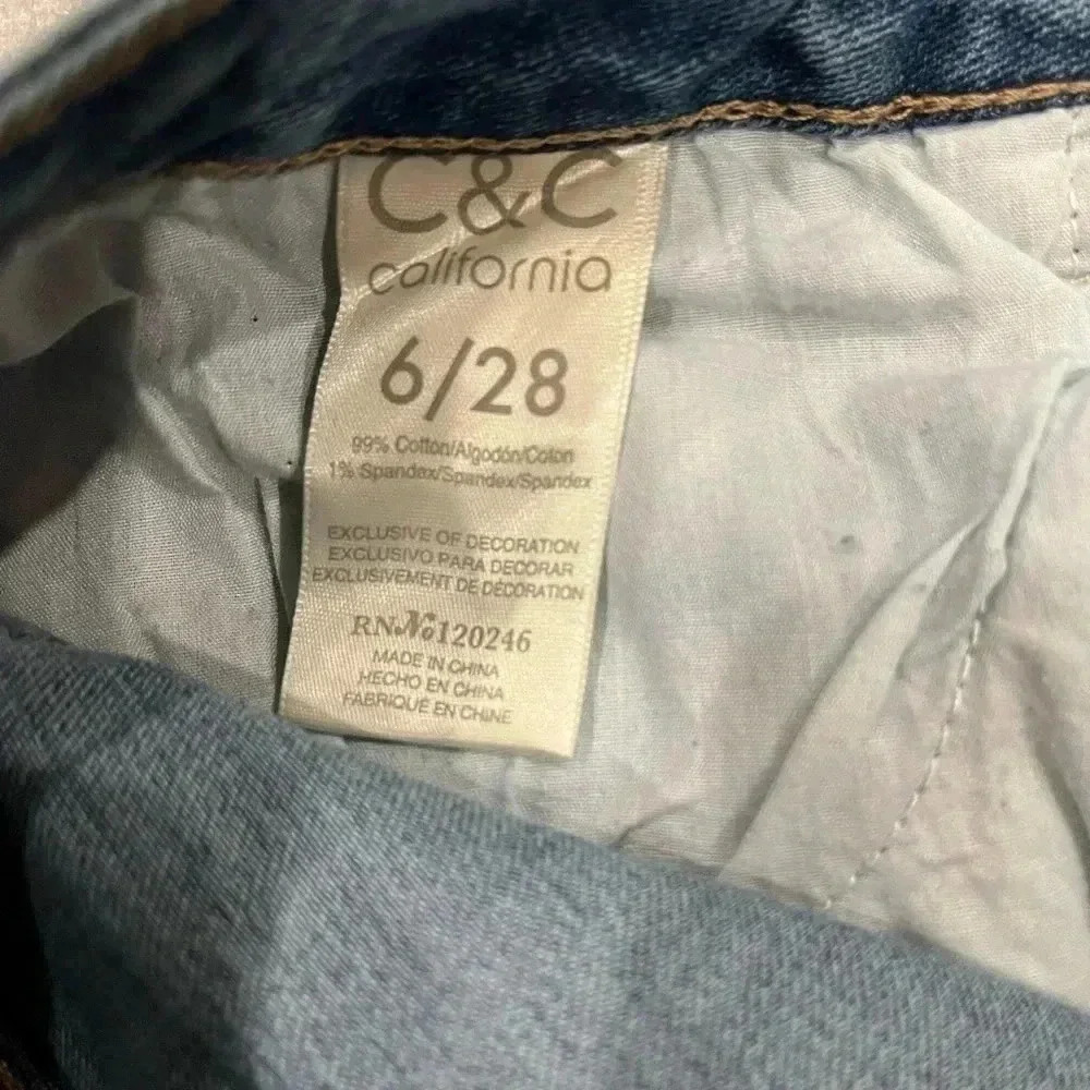 [6/28]C&C California  Frayed Crop Jeans - Picture 4 of 8